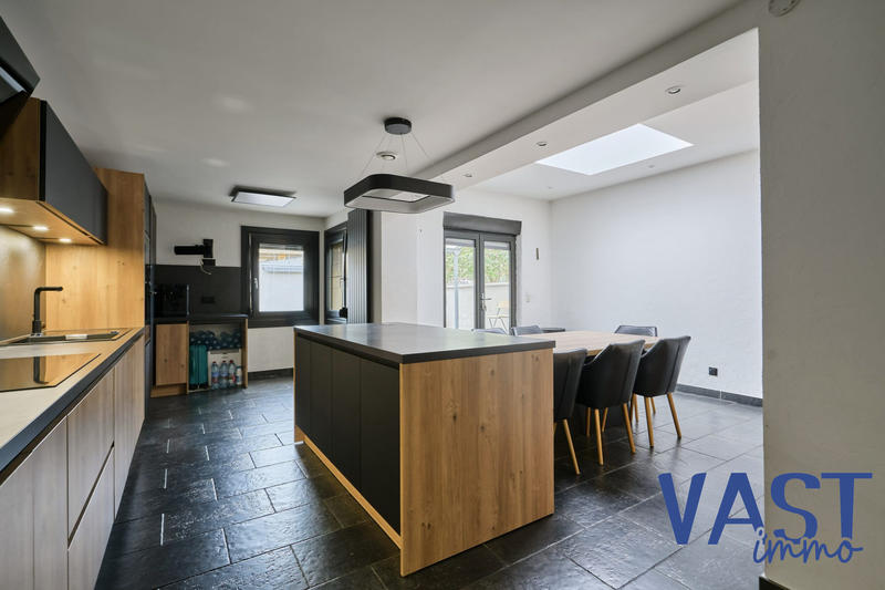 Maison traditionnelle - 160 m² - 7 pièces