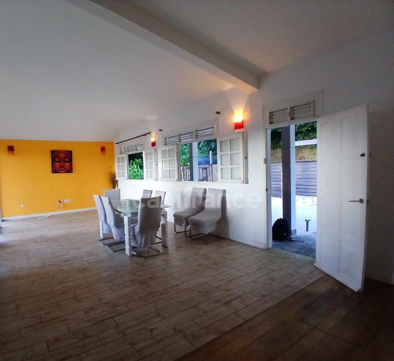 Maison - 270 m² - 13 pièces