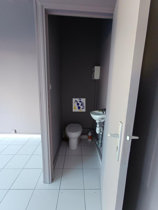 Services - 18 m² - 1 pièce