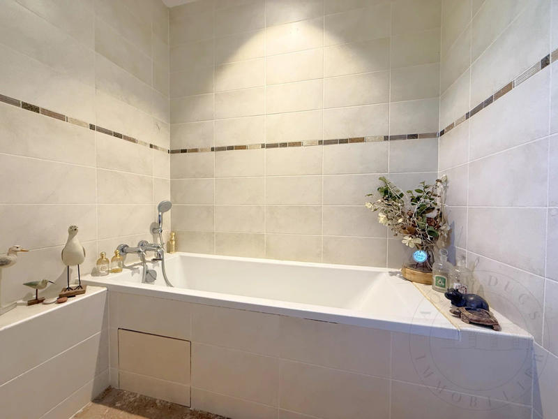 Villa - 200 m² - 8 pièces