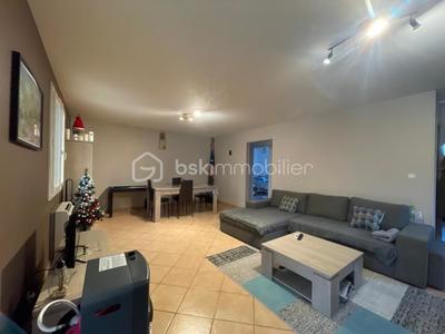 Maison - 99 m² - 5 pièces