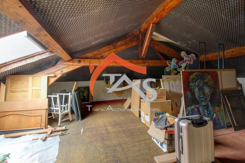 Maison - 374 m² - 10 pièces