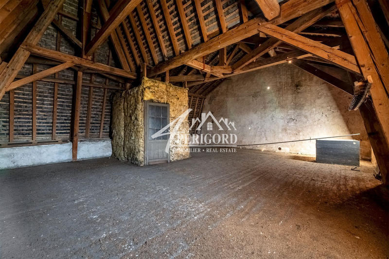 Maison - 311 m² - 15 pièces