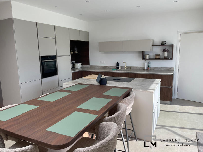 Maison - 200 m² - 5 pièces