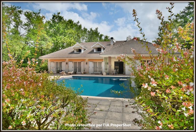 Propriété - 231 m² - 8 pièces