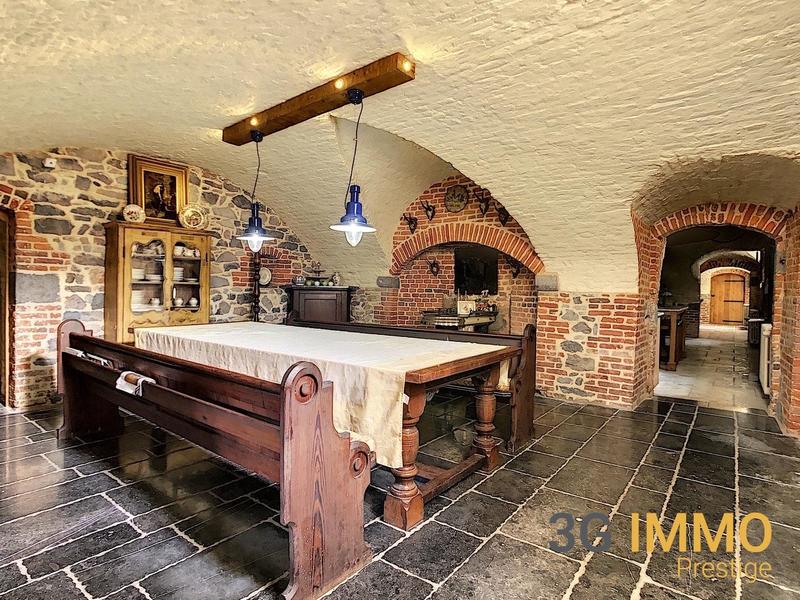 Château - 2 000 m² - 22 pièces