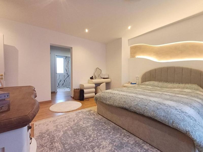 Maison - 195 m² - 7 pièces