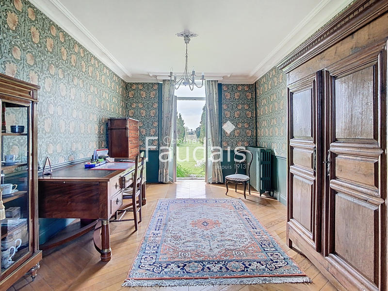 Propriété - 330 m² - 10 pièces