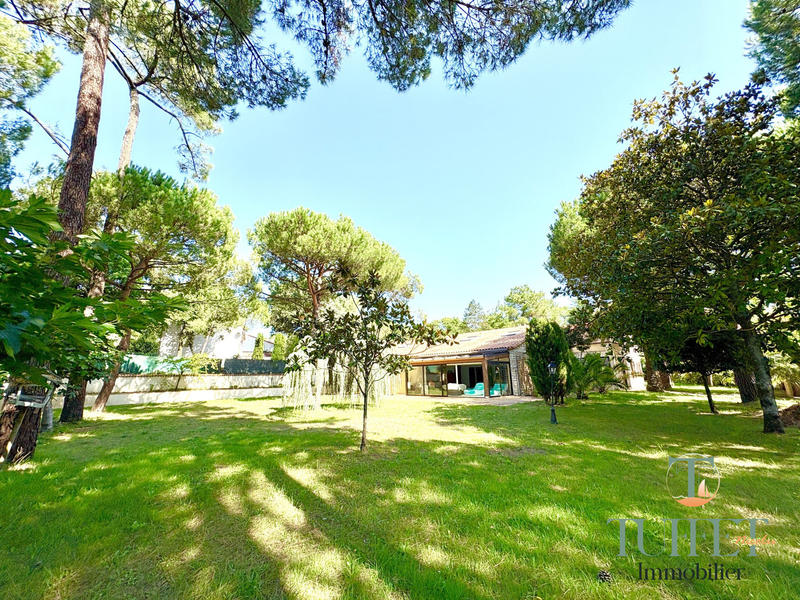 Villa - 256 m² - 9 pièces