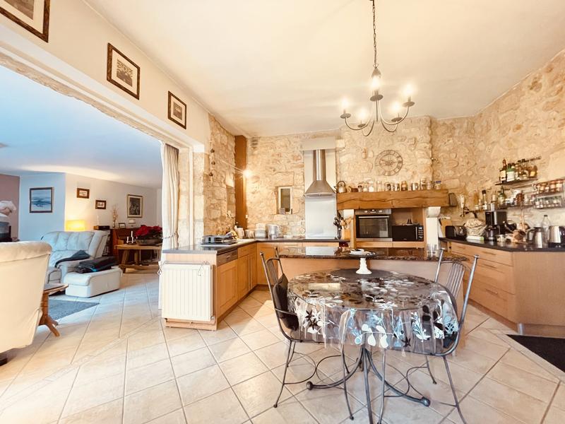 Villa - 166 m² - 9 pièces