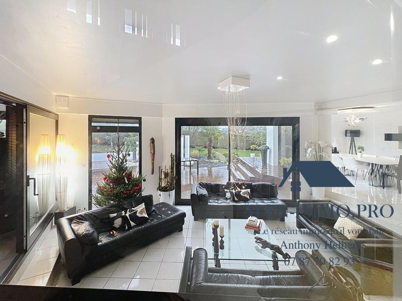 Maison contemporaine - 207 m² - 7 pièces