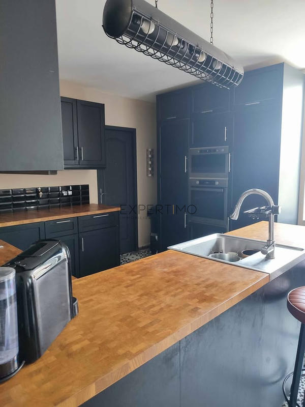 Maison - 225 m² - 10 pièces