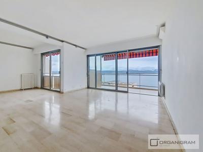 Appartement - 90 m² - 3 pièces