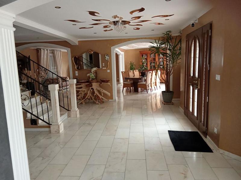 Maison - 228 m² - 7 pièces