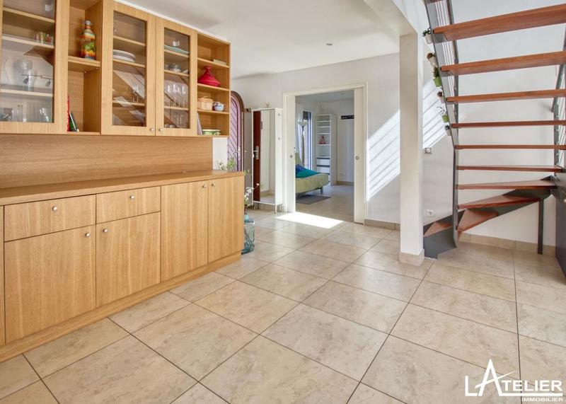 Maison - 169 m² - 9 pièces