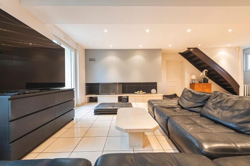 Maison - 260 m² - 8 pièces