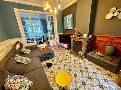 Maison - 207 m² - 9 pièces