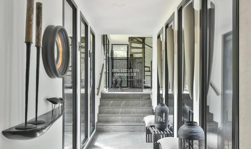 Maison - 370 m² - 16 pièces