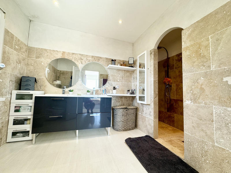 Villa - 200 m² - 7 pièces