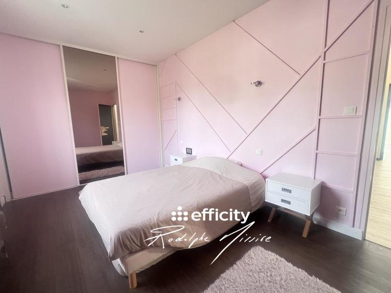 Maison - 220 m² - 8 pièces