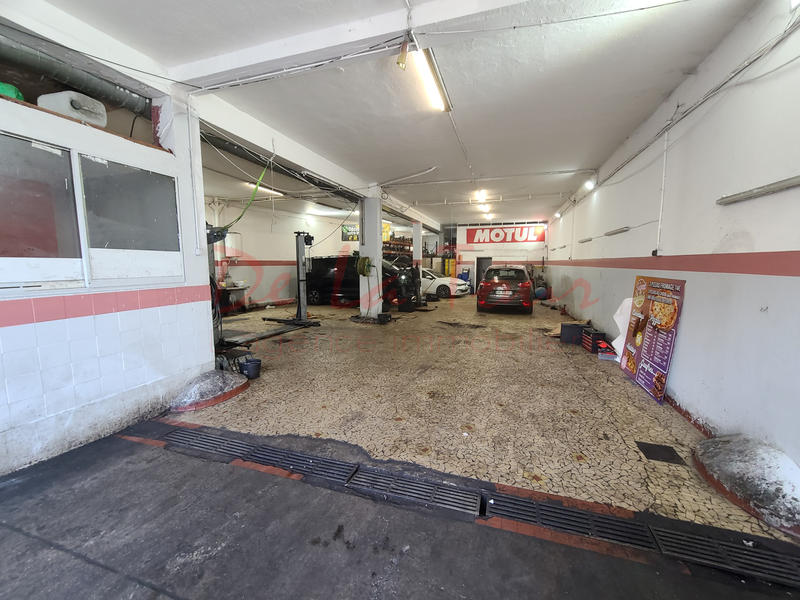 Local commercial - 304 m²