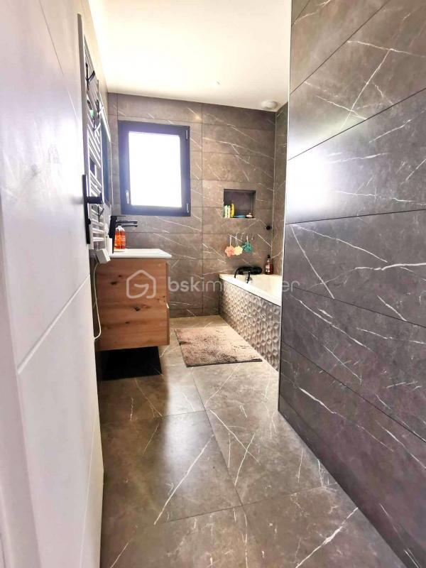 Maison - 142 m² - 8 pièces