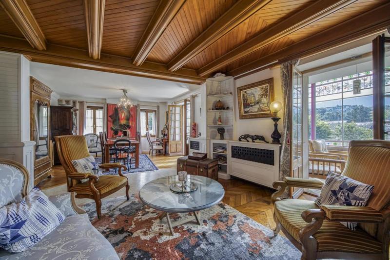 Maison - 251 m² - 10 pièces