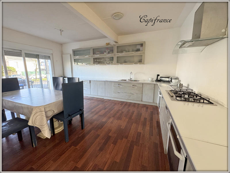 Maison - 305 m² - 8 pièces