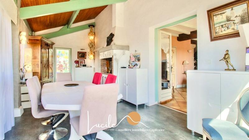 Maison - 235 m² - 9 pièces