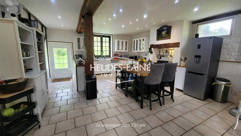 Maison - 330 m² - 10 pièces