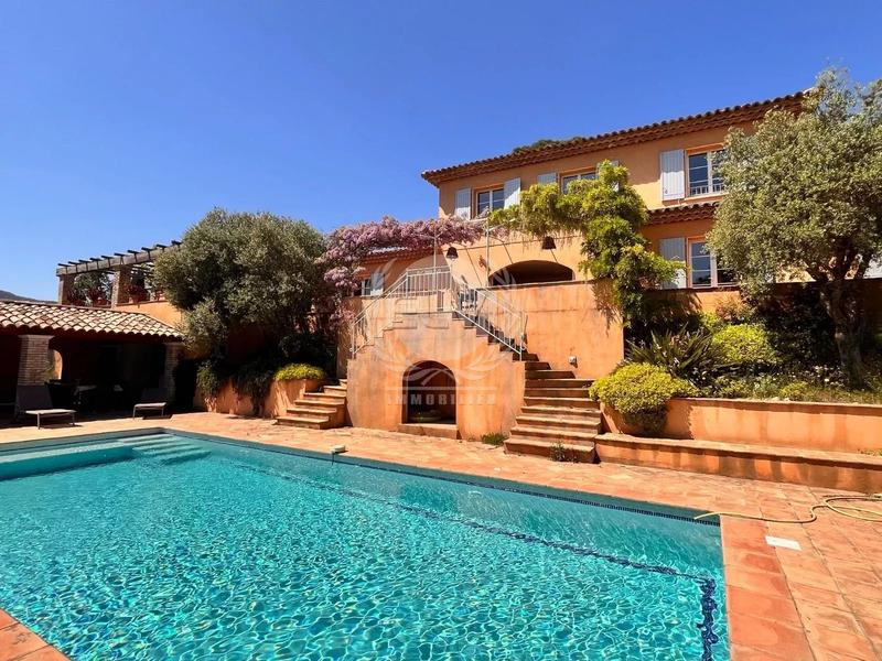 Maison - 185 m² - 6 pièces