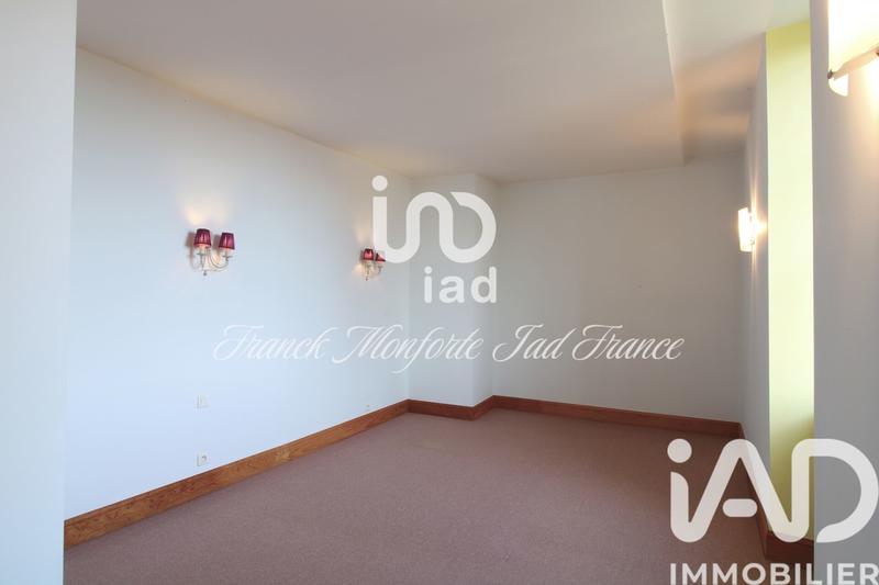 Maison - 240 m² - 8 pièces