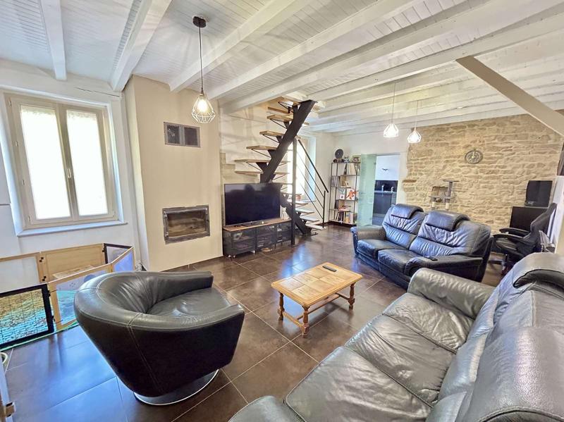 Maison traditionnelle - 160 m² - 6 pièces