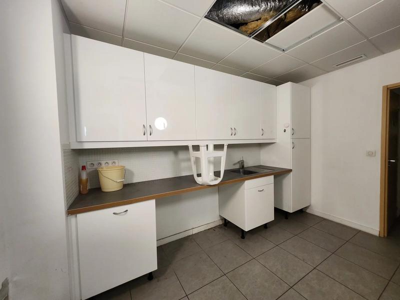 Local commercial - 167 m² - 11 pièces