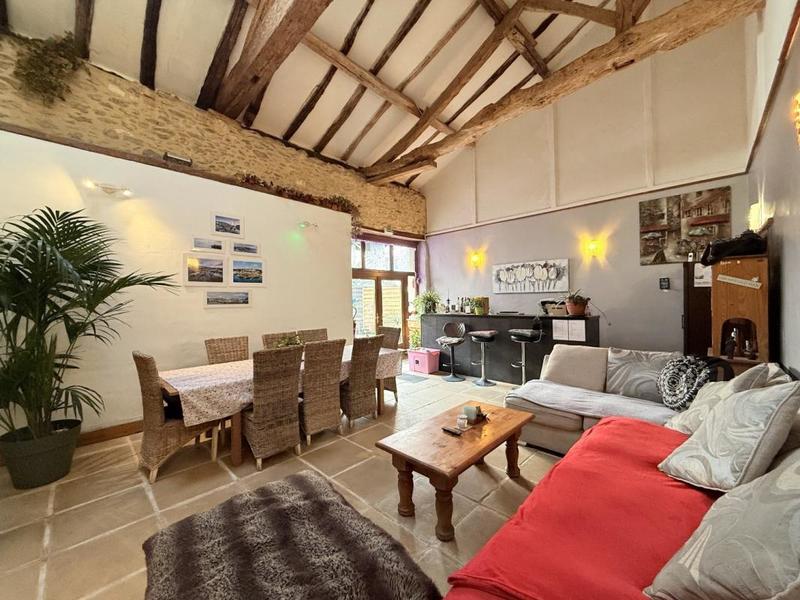 Maison - 250 m² - 11 pièces