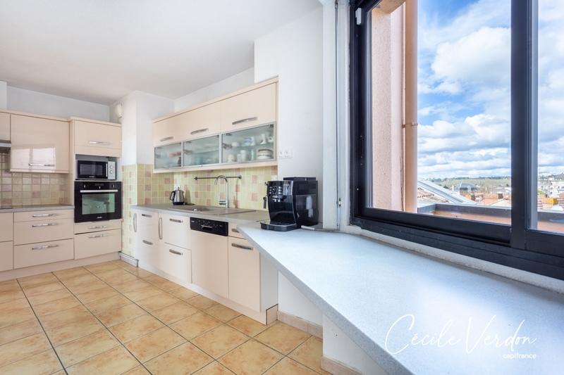 Appartement - 192 m² - 8 pièces