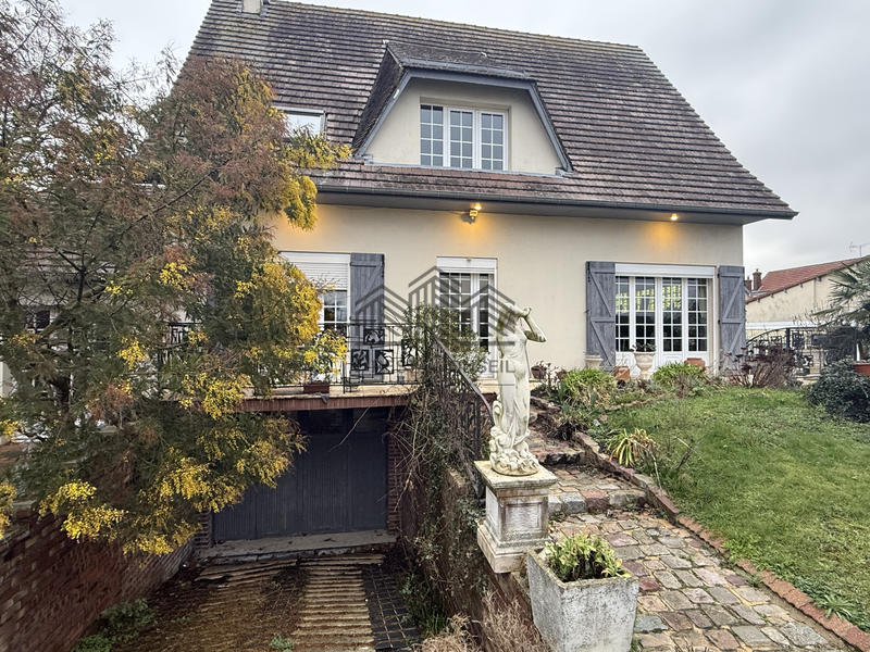 Maison - 210 m² - 5 pièces