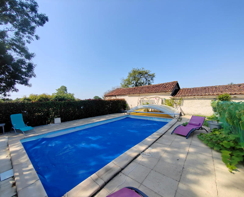 Maison - 220 m² - 9 pièces