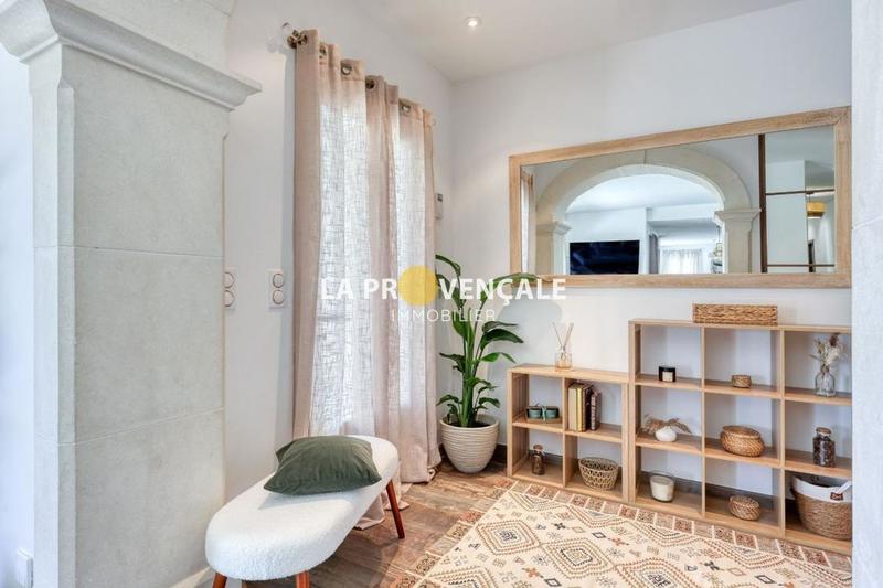 Maison traditionnelle - 250 m² - 6 pièces