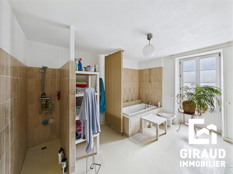 Maison ancienne - 305 m² - 6 pièces