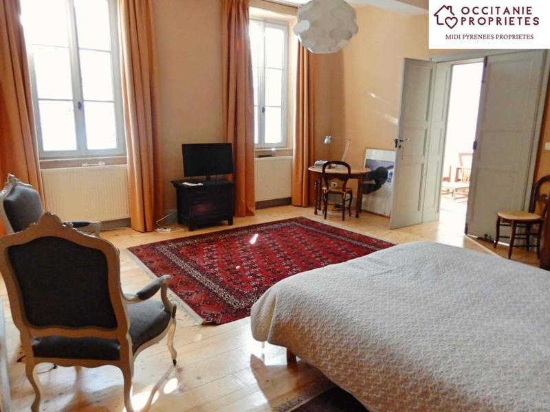 Maison de maîtres - 495 m² - 9 pièces