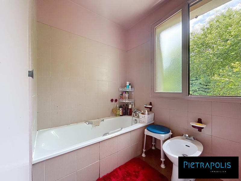 Maison traditionnelle - 90 m² - 4 pièces