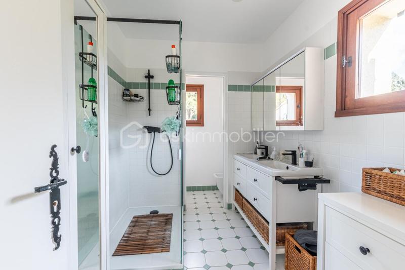 Demeure - 246 m² - 7 pièces