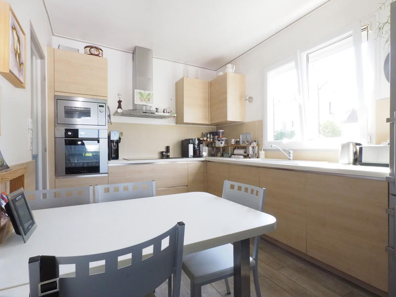 Maison - 180 m² - 9 pièces