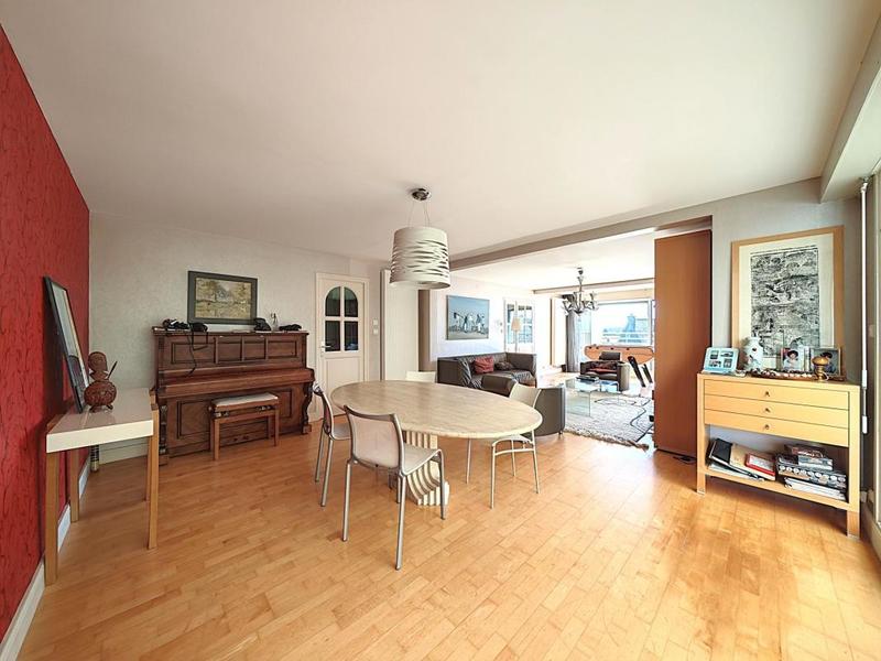 Maison - 360 m² - 15 pièces