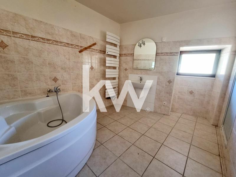 Maison - 236 m² - 7 pièces