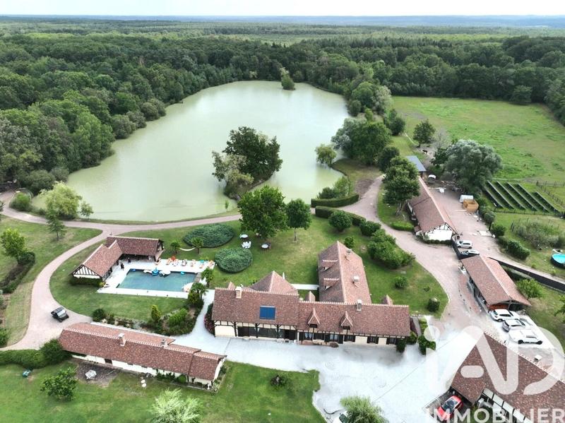 Maison - 870 m² - 24 pièces