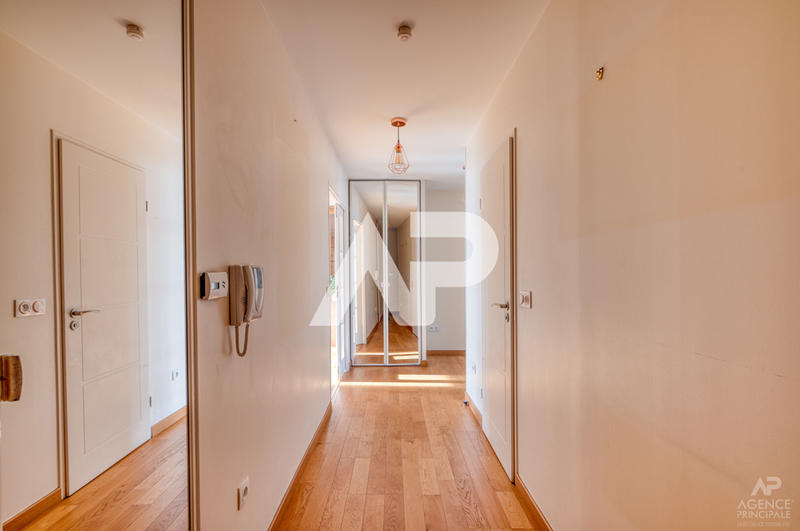 Appartement - 102 m² - 5 pièces