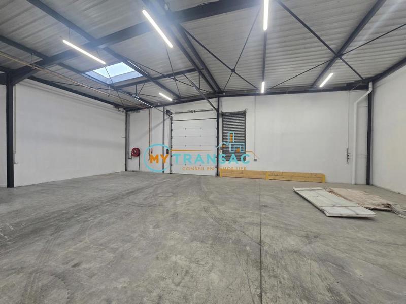 Local d'activités - 892 m²