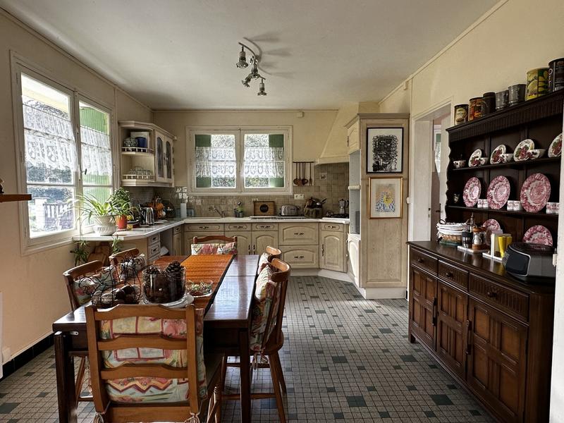 Maison traditionnelle - 302 m² - 7 pièces